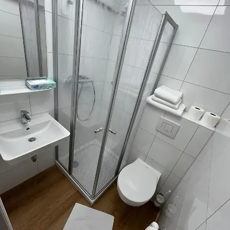 Ξενοδοχείο με διαμερίσματα Hotel Pelikan 3*